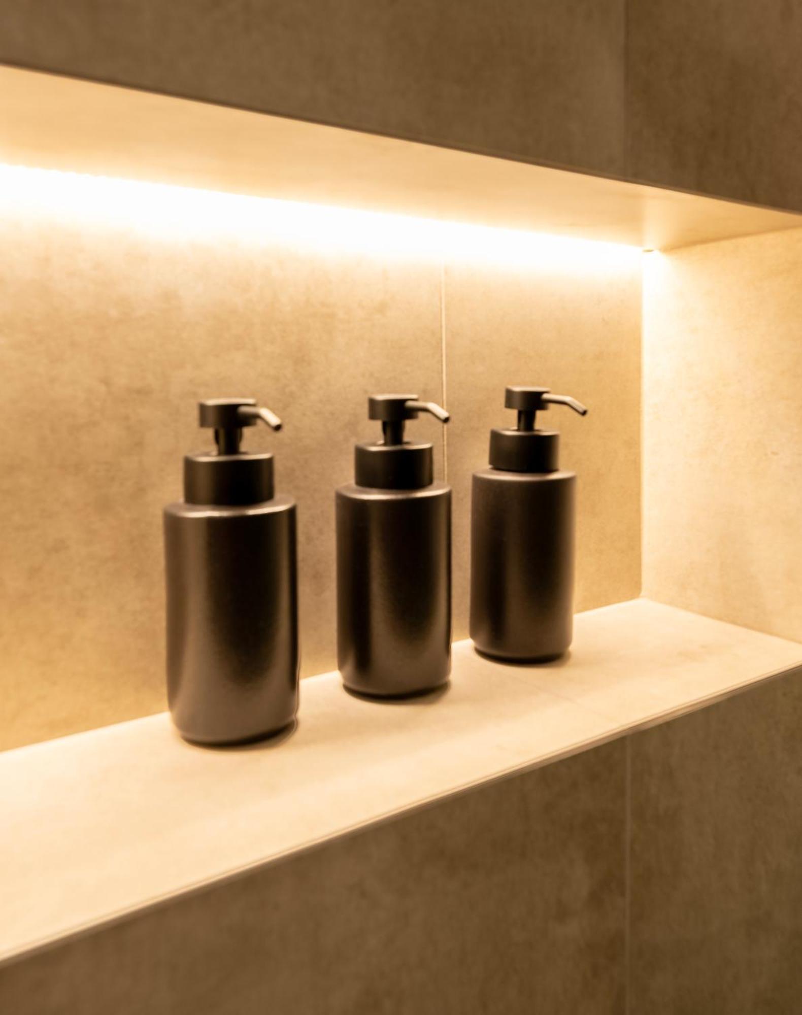 Derouse Eva Suite Jacuzzi & Sauna Athens Ngoại thất bức ảnh